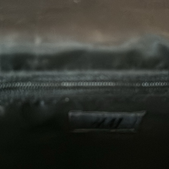 Black clutch with bow. - Picture 2 of 3